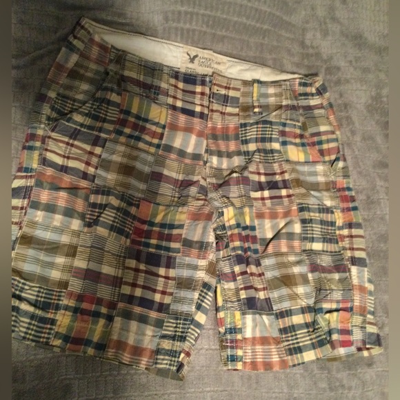 American Eagle Classic Length Shorts Mens Size 34 Patchwork Madras Plaid Pockets - Picture 1 of 4